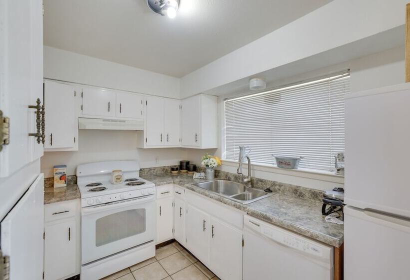 Family Home In Fort Worth: Pets Welcome!