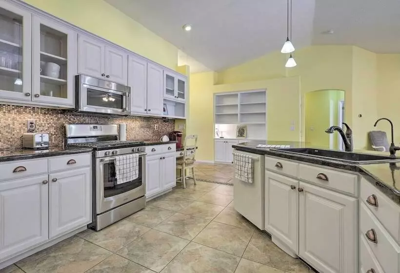 Charming Utah Abode W/ Patio, Grill & Yard!