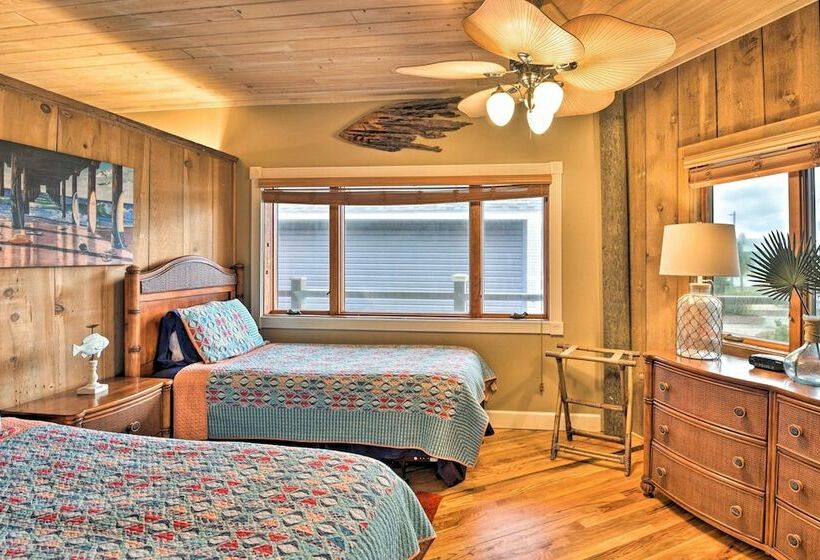 Chic Home: Ocean Views, Hot Tub & Game Room!