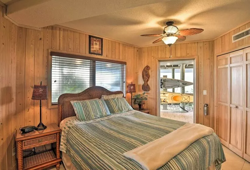 Chic Home: Ocean Views, Hot Tub & Game Room!