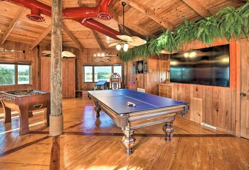 Chic Home: Ocean Views, Hot Tub & Game Room!