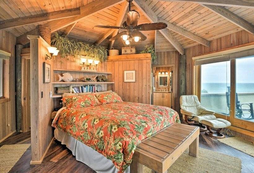 Chic Home: Ocean Views, Hot Tub & Game Room!