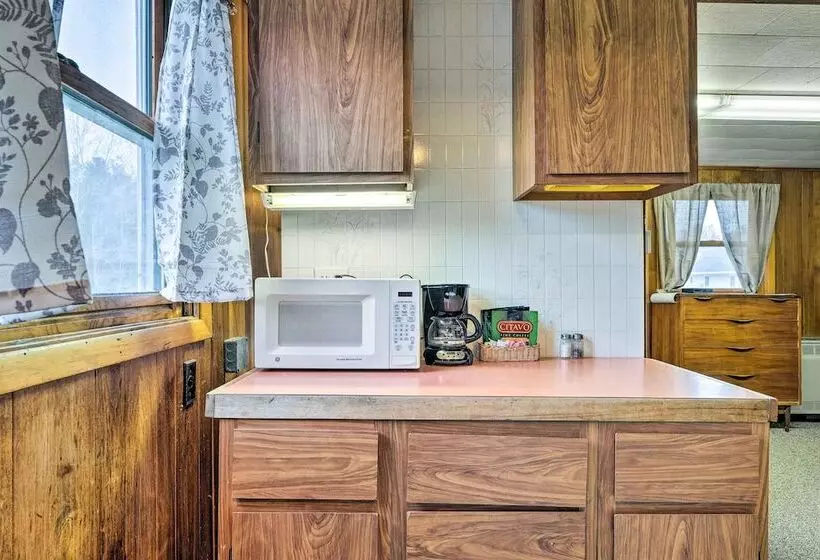 Cozy Franconia Cottage W/ Community Pool & Hot Tub