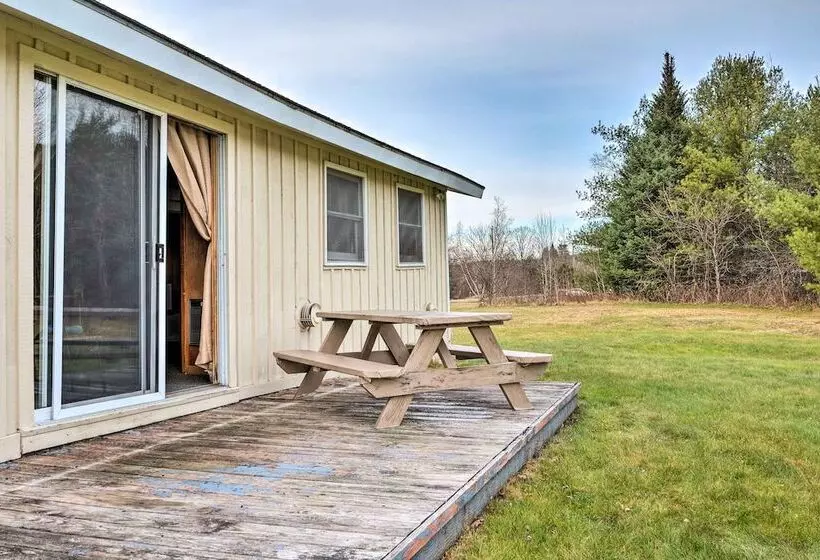 Cozy Franconia Cottage W/ Community Pool & Hot Tub