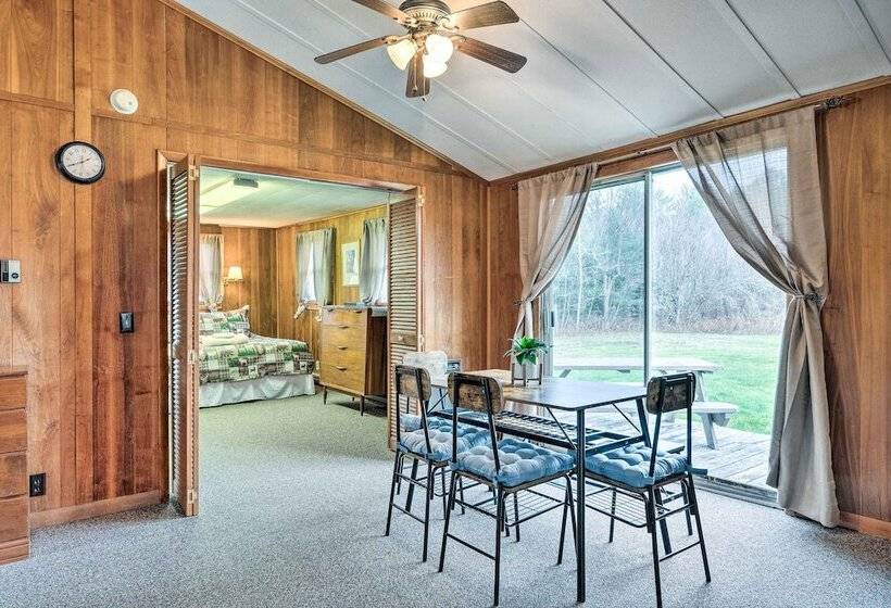 Cozy Franconia Cottage W/ Community Pool & Hot Tub