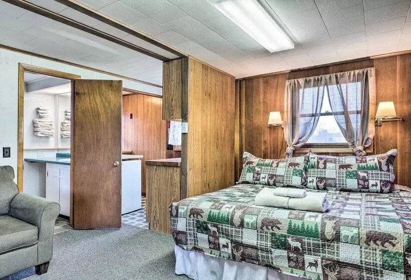 Cozy Franconia Cottage W/ Community Pool & Hot Tub