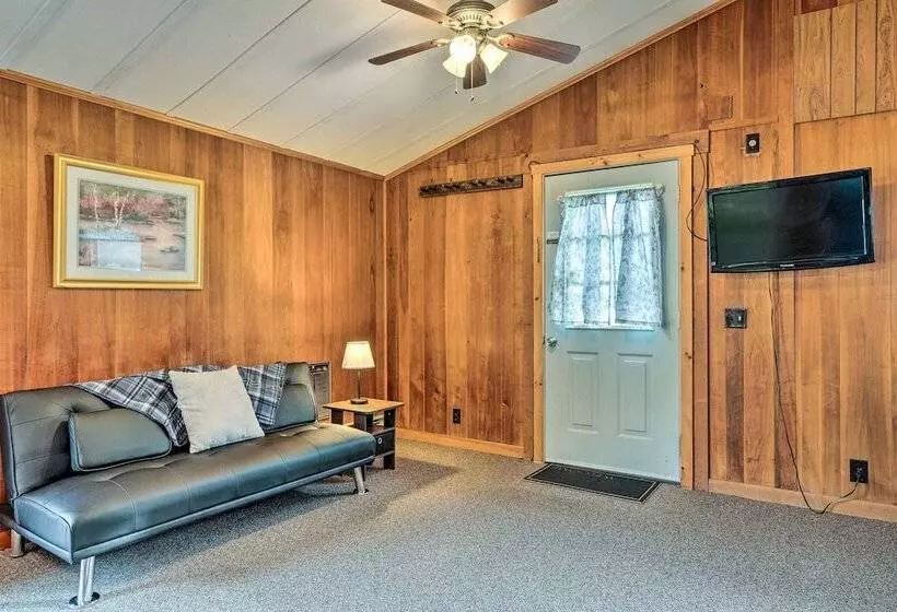 Cozy Franconia Cottage W/ Community Pool & Hot Tub