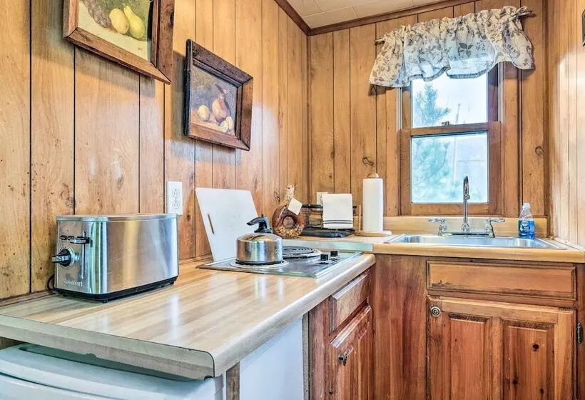 Cozy Franconia Cottage W/ Community Pool & Hot Tub