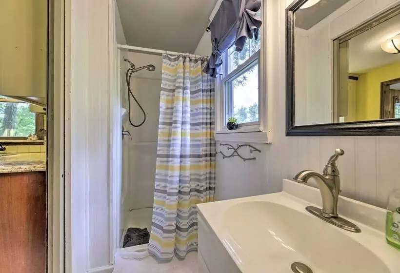 Cozy Stafford Cabin, Near Reservoir & Beach!