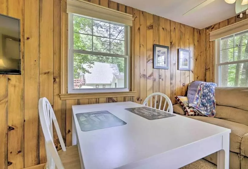Cozy Stafford Cabin, Near Reservoir & Beach!