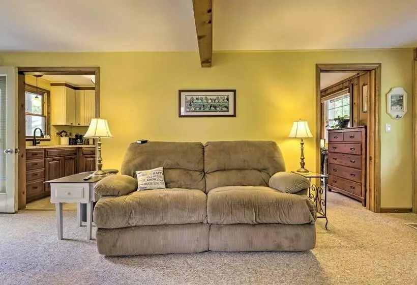 Cozy Stafford Cabin, Near Reservoir & Beach!