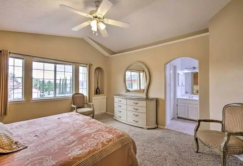 El Paso Retreat W/ Pool: 11 Mi To Downtown!