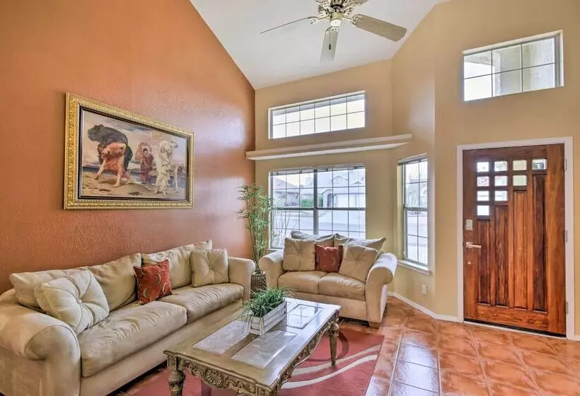 El Paso Retreat W/ Pool: 11 Mi To Downtown!