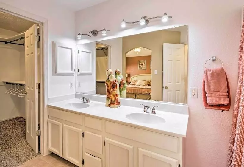 El Paso Retreat W/ Pool: 11 Mi To Downtown!