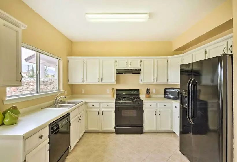 El Paso Retreat W/ Pool: 11 Mi To Downtown!