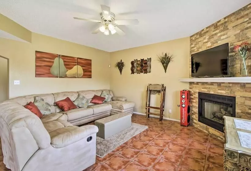 El Paso Retreat W/ Pool: 11 Mi To Downtown!