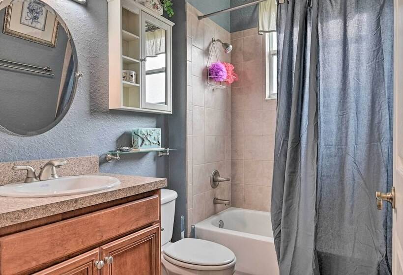 Elegant Valrico Home ~ 15 Mi To Downtown Tampa!