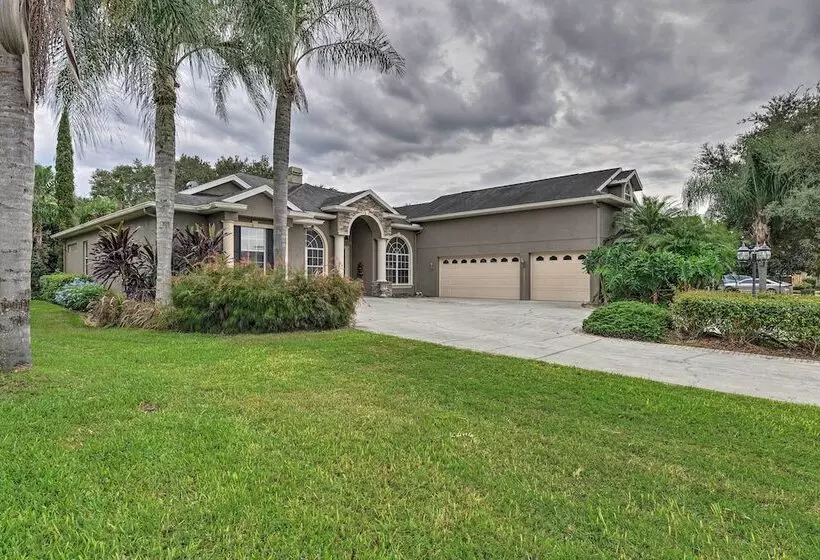 Elegant Valrico Home ~ 15 Mi To Downtown Tampa!