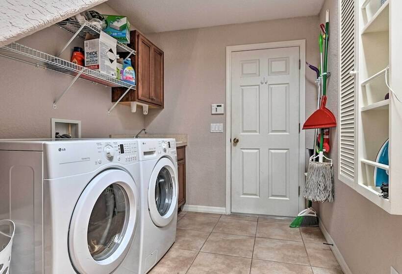 Elegant Valrico Home ~ 15 Mi To Downtown Tampa!