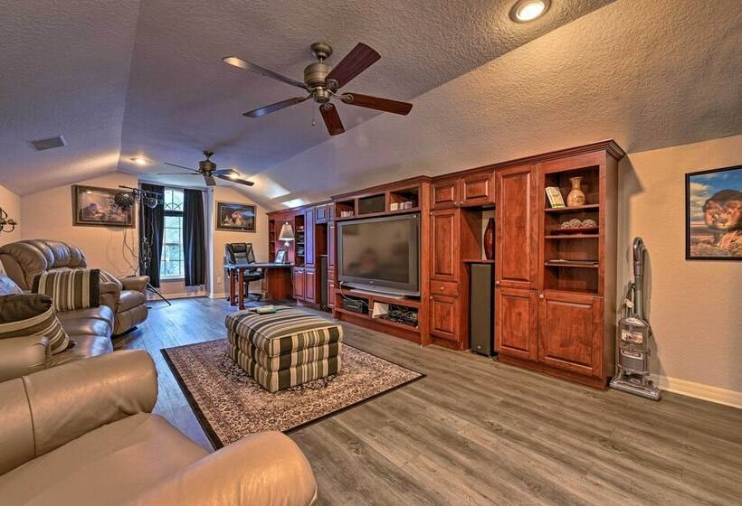 Elegant Valrico Home ~ 15 Mi To Downtown Tampa!