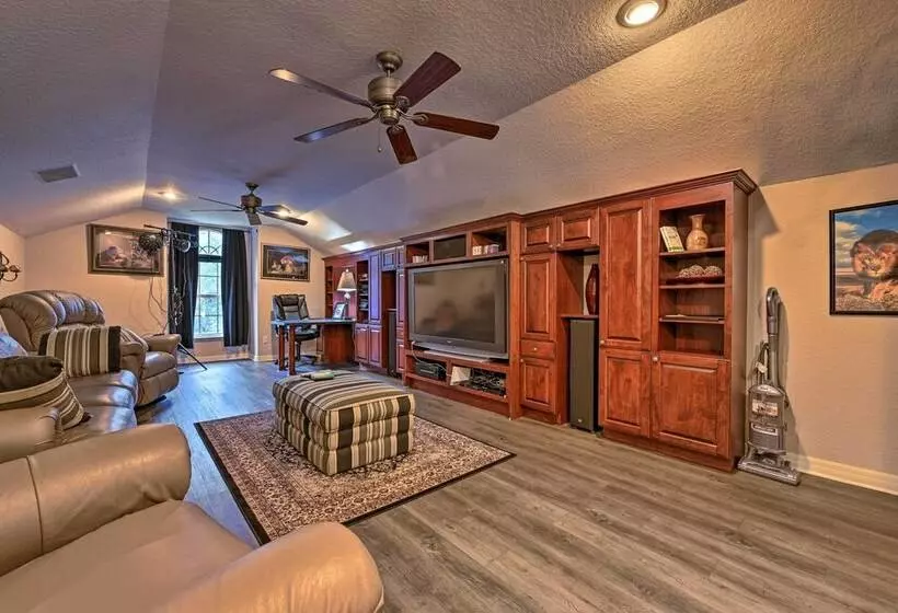 Elegant Valrico Home ~ 15 Mi To Downtown Tampa!