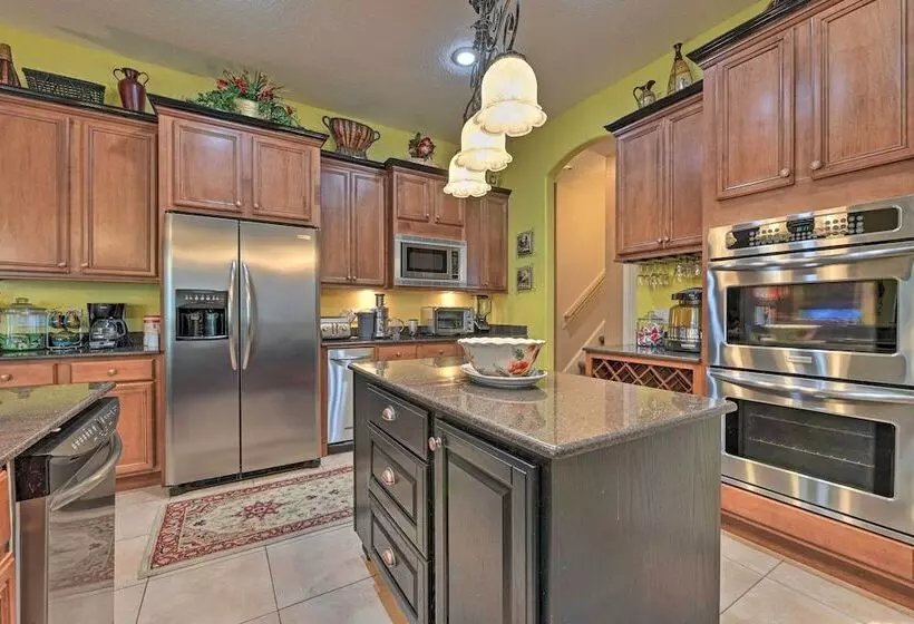 Elegant Valrico Home ~ 15 Mi To Downtown Tampa!