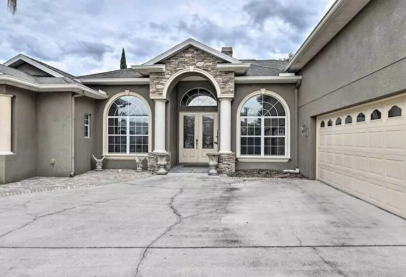 Elegant Valrico Home ~ 15 Mi To Downtown Tampa!