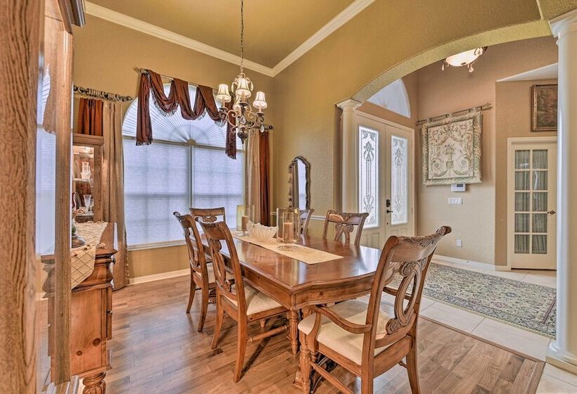 Elegant Valrico Home ~ 15 Mi To Downtown Tampa!