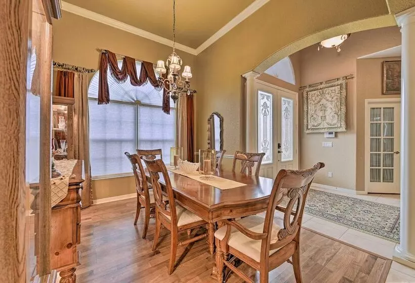 Elegant Valrico Home ~ 15 Mi To Downtown Tampa!