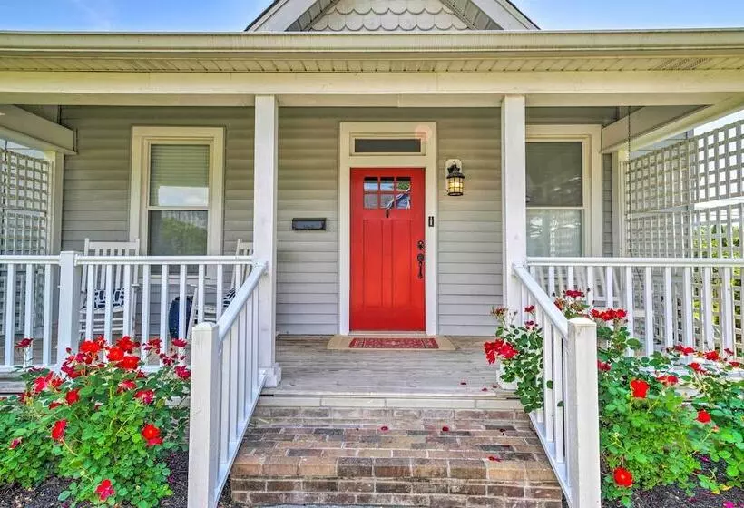 Family Friendly Home Near Noblesville Square!