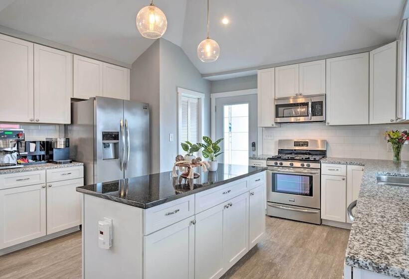 Family Friendly Home Near Noblesville Square!