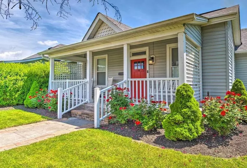 Family Friendly Home Near Noblesville Square!