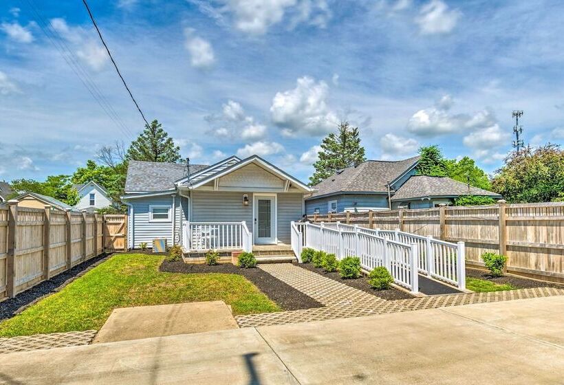 Family Friendly Home Near Noblesville Square!