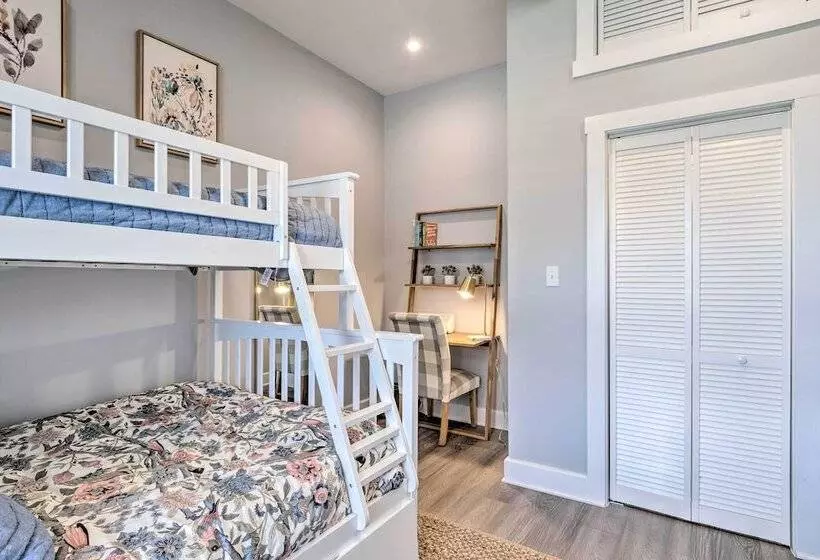 Family Friendly Home Near Noblesville Square!