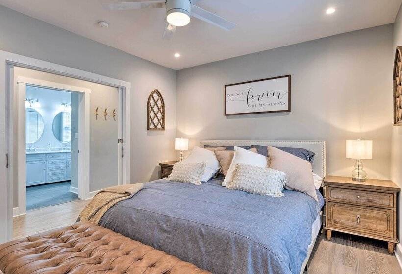 Family Friendly Home Near Noblesville Square!