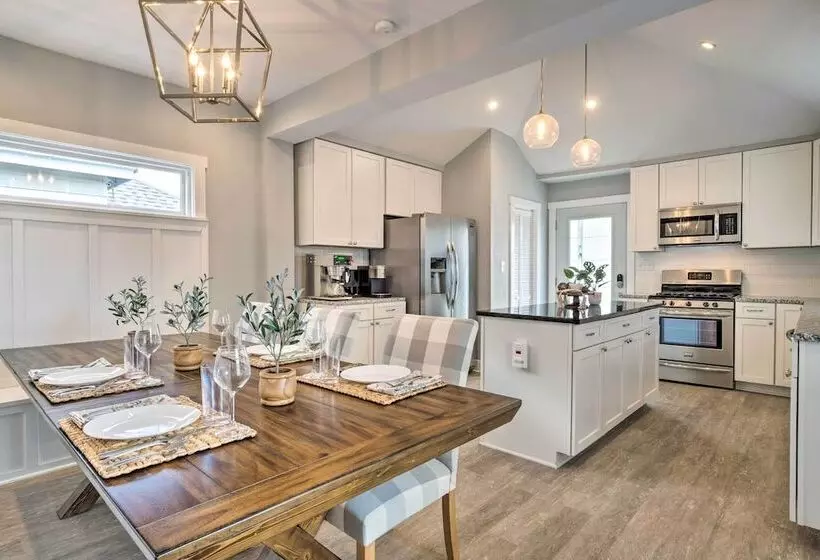 Family Friendly Home Near Noblesville Square!