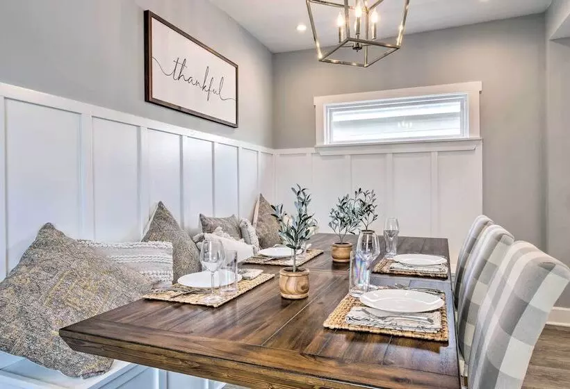 Family Friendly Home Near Noblesville Square!