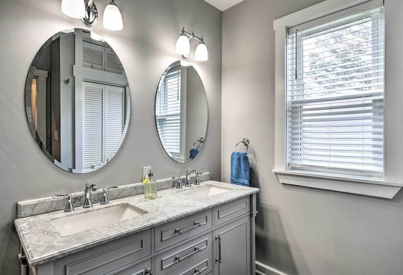 Family Friendly Home Near Noblesville Square!