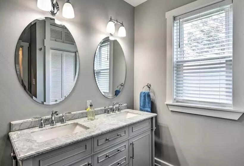 Family Friendly Home Near Noblesville Square!