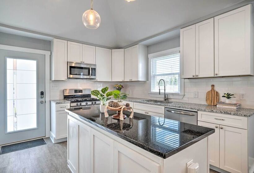 Family Friendly Home Near Noblesville Square!