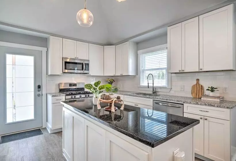 Family Friendly Home Near Noblesville Square!