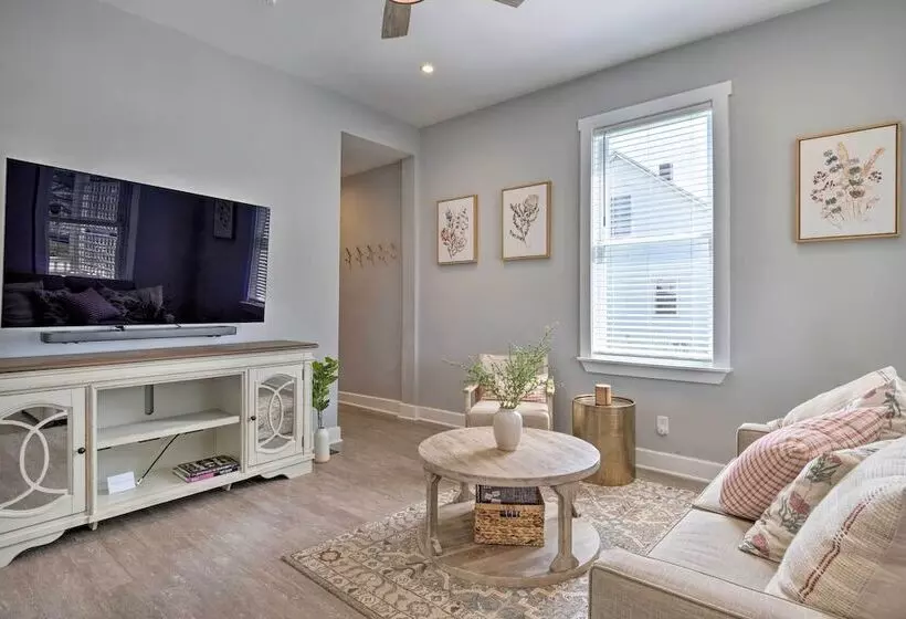 Family Friendly Home Near Noblesville Square!