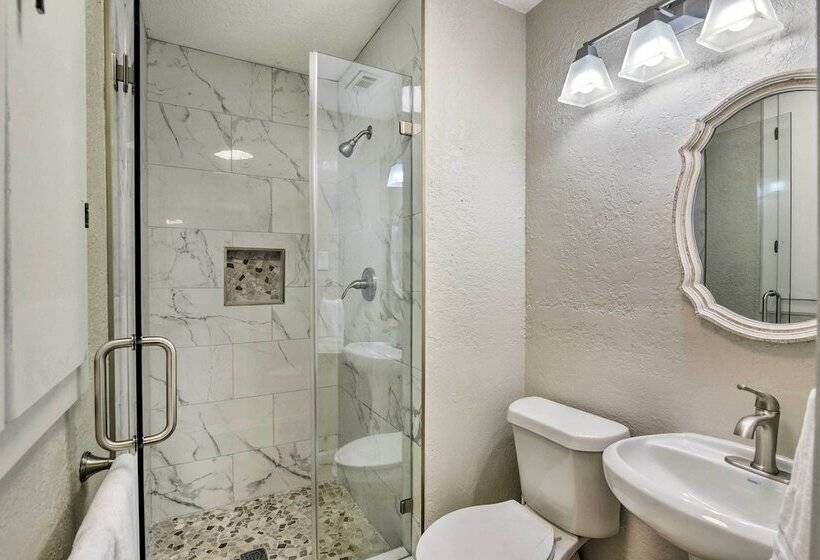 Freeport Home W/ Deck & Grill, Near Boat Ramp