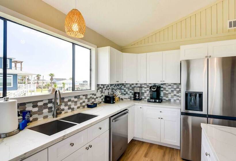 Freeport Home W/ Deck & Grill, Near Boat Ramp