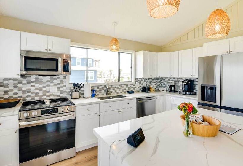 Freeport Home W/ Deck & Grill, Near Boat Ramp