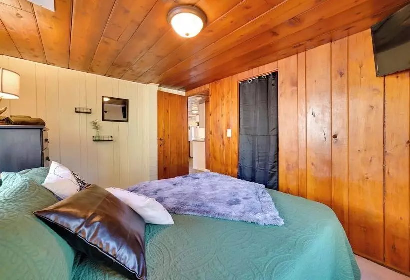 Houghton Lake Cottage   Central Location!