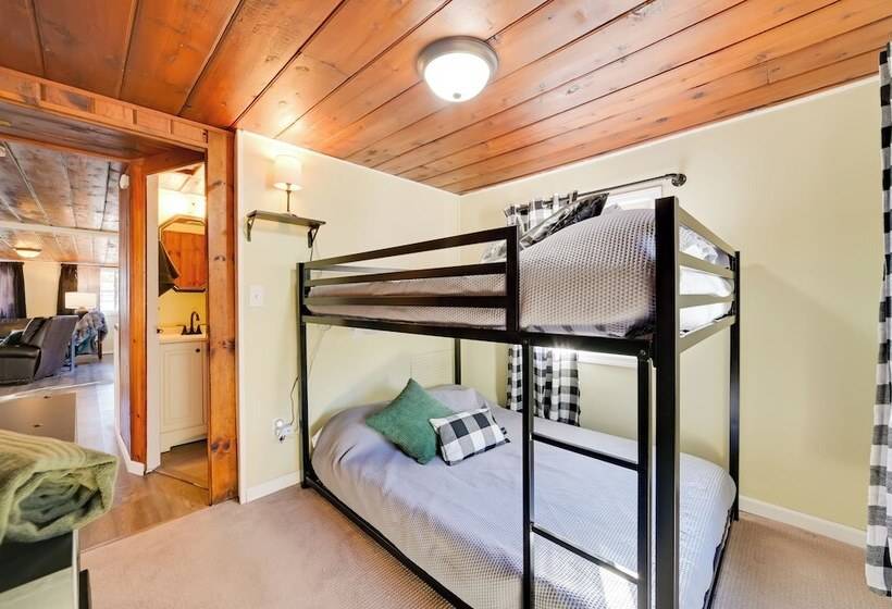 Houghton Lake Cottage   Central Location!