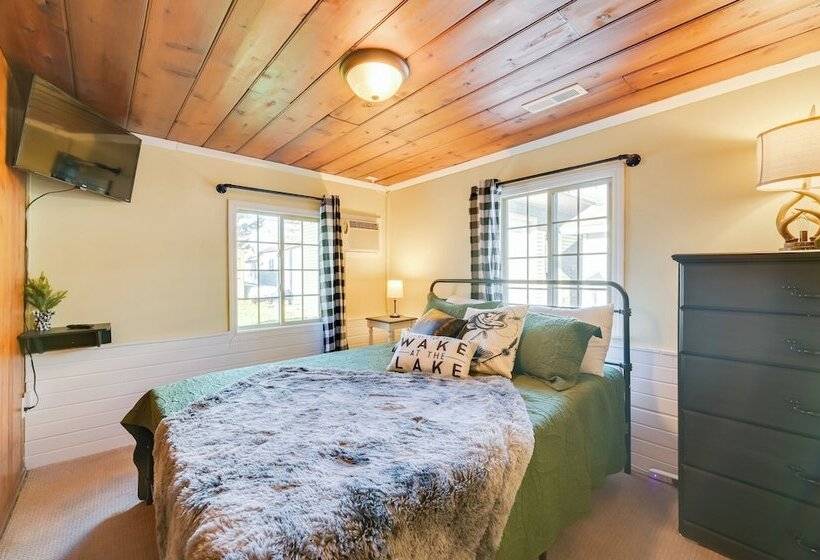 Houghton Lake Cottage   Central Location!