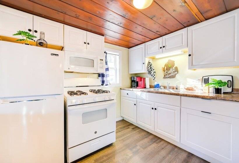 Houghton Lake Cottage   Central Location!