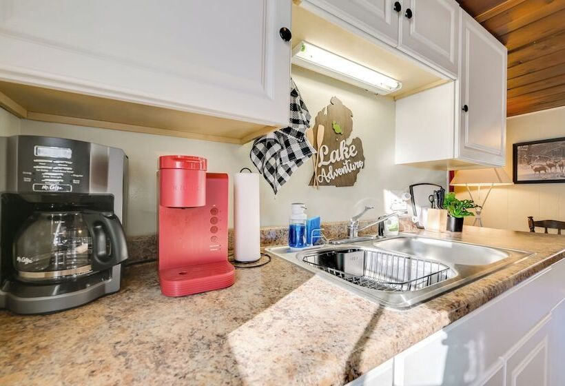 Houghton Lake Cottage   Central Location!